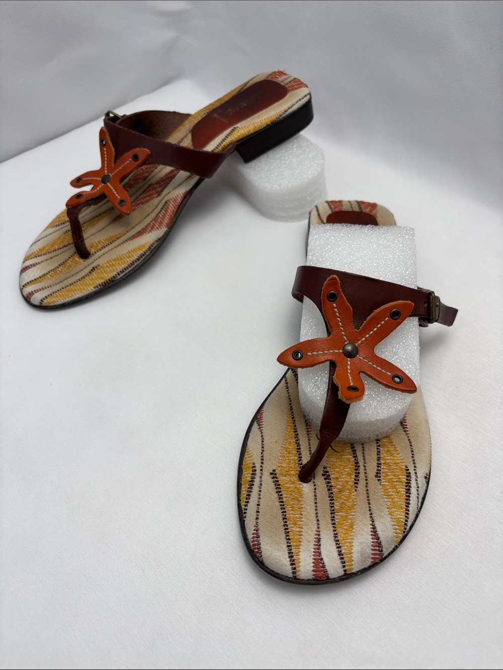 TREEMMEE Women’s 7 Brown Leather Thong Sandals with Orange‎ Star Fish #395